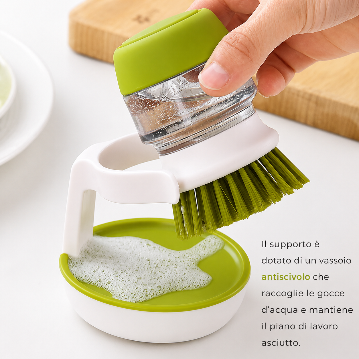 Spazzola per piatti con dispenser di sapone
